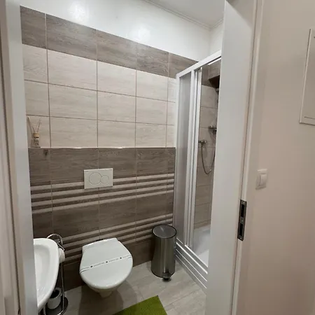 8- Little Apartmán *
